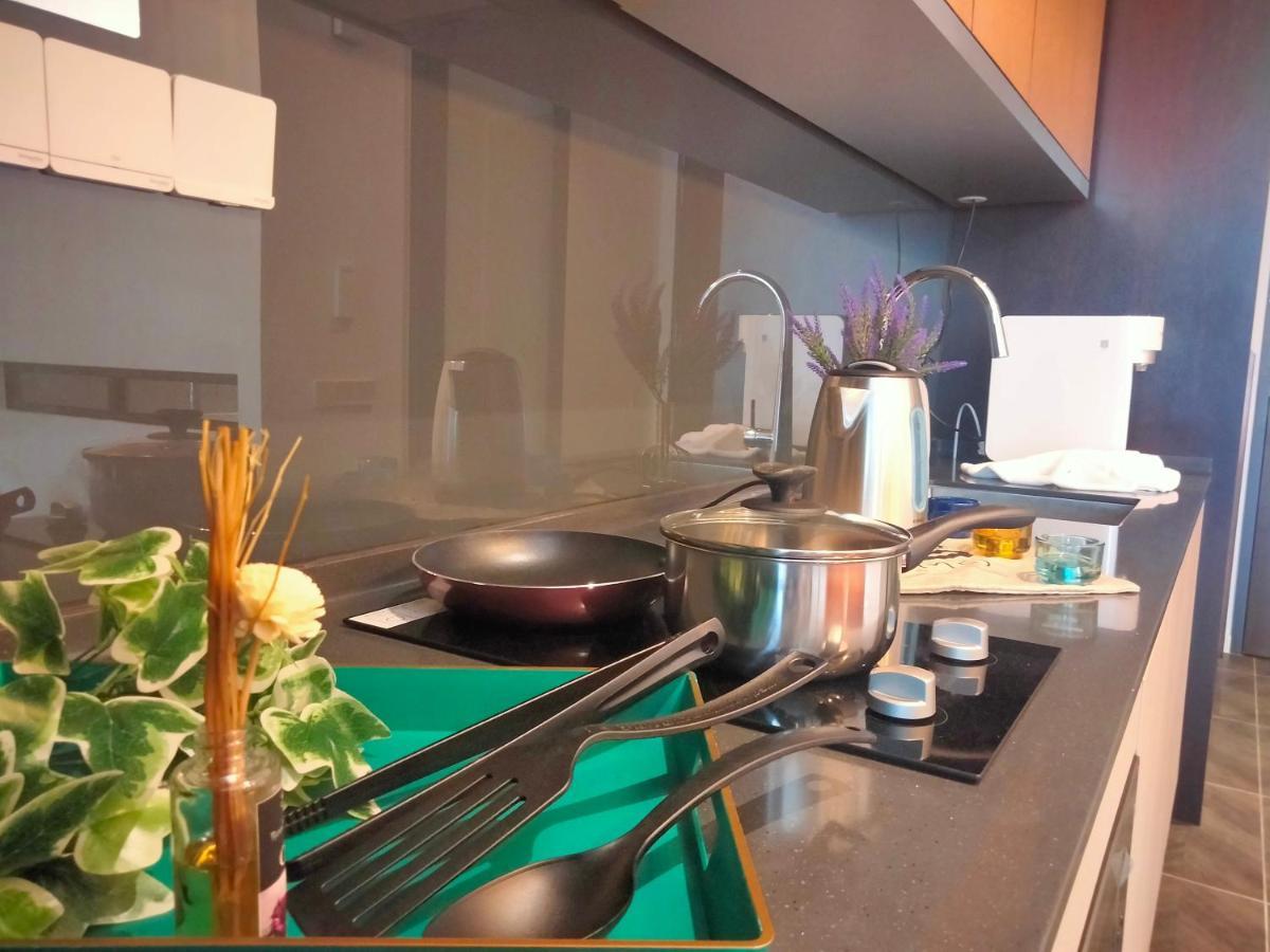 Scarletz Suites Klcc I Homebrickz Kuala Lumpur Exteriör bild
