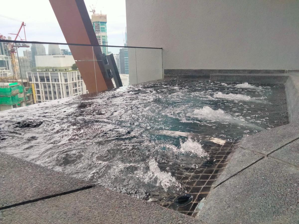 Scarletz Suites Klcc I Homebrickz Kuala Lumpur Exteriör bild